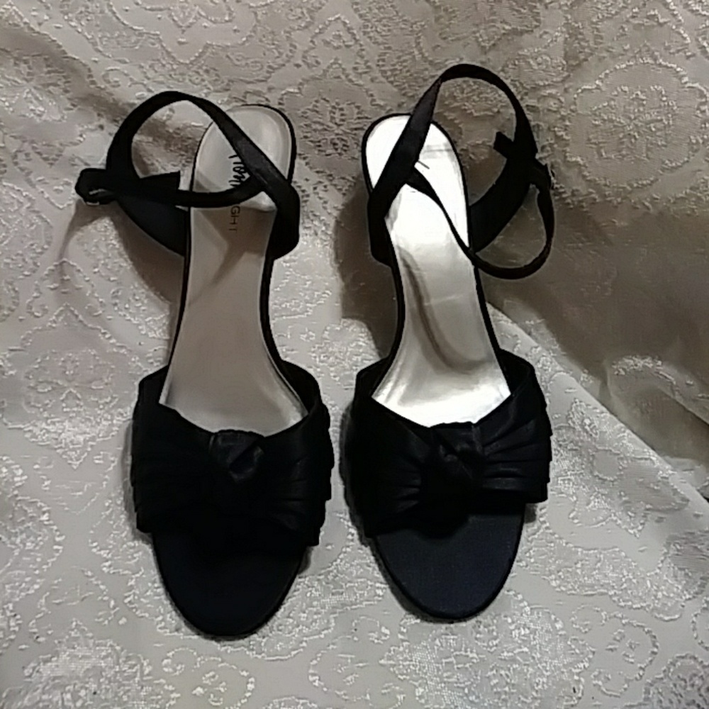 Heels - Picture 3 of 3